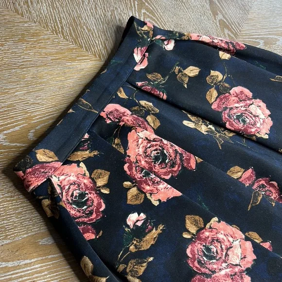 ABERCROMBIE & FITCH Navy Floral Scuba Skirt S - Picture 2 of 8